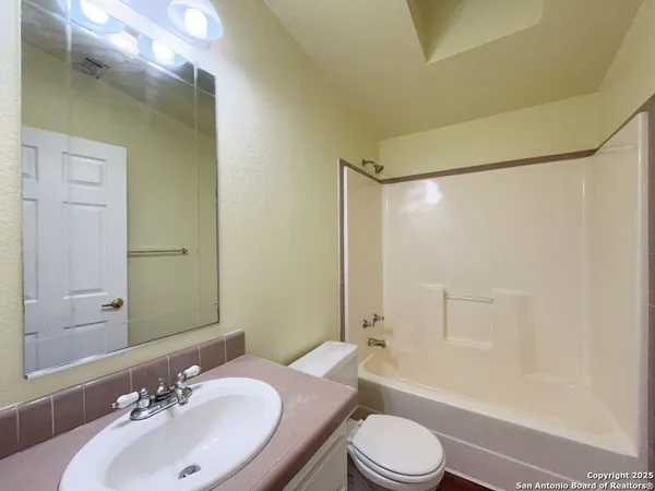 $2,095 | 9611 Hildebrandt Road, San Antonio, TX 78223