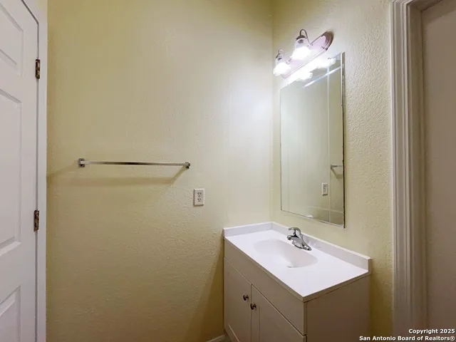 $2,095 | 9611 Hildebrandt Road, San Antonio, TX 78223