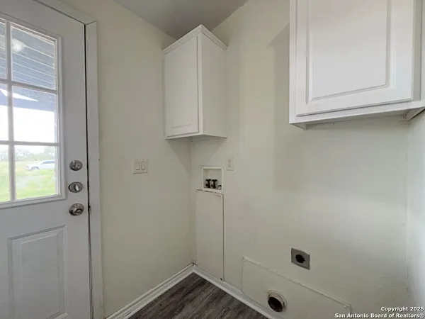 $2,095 | 9611 Hildebrandt Road, San Antonio, TX 78223