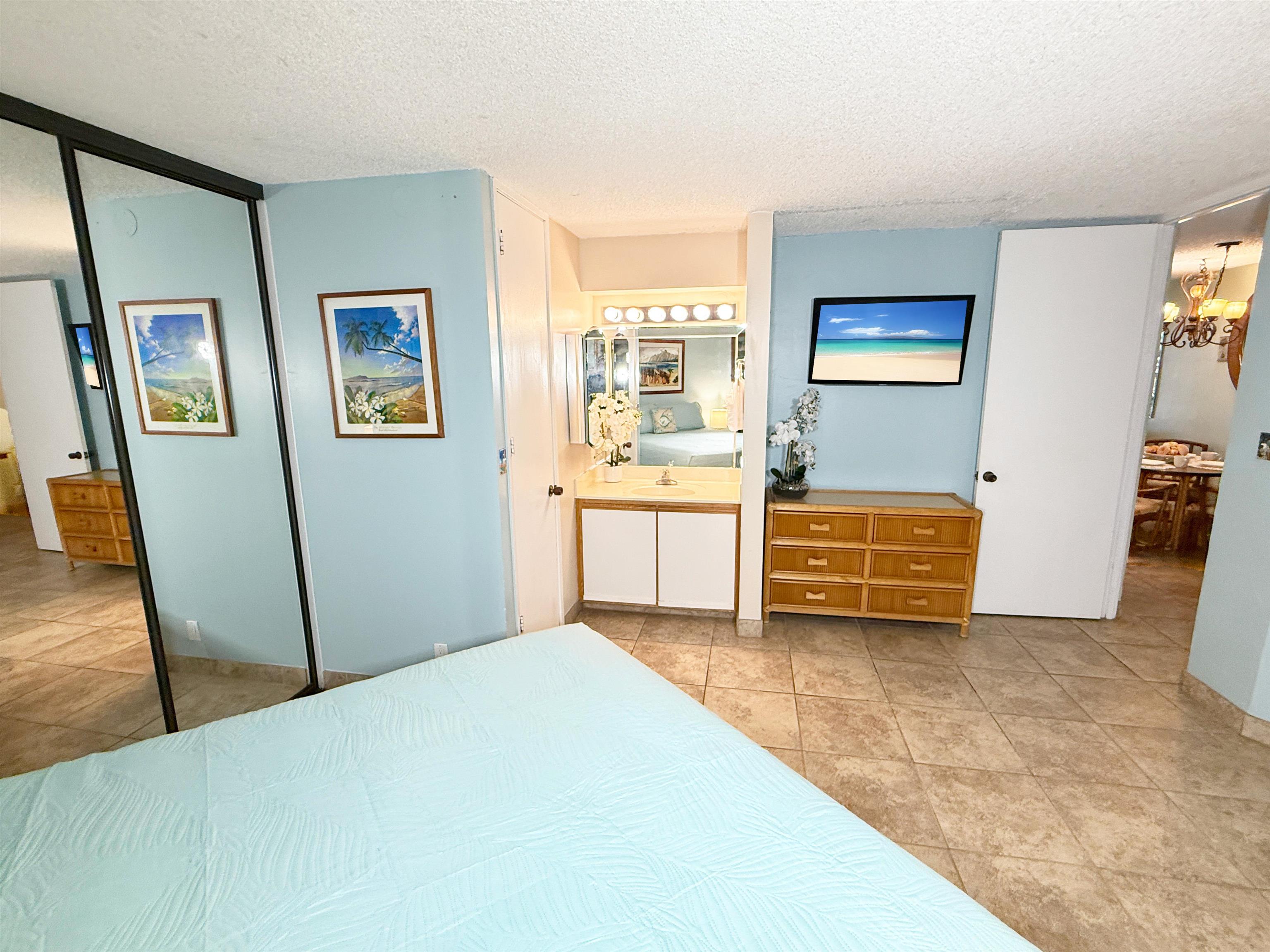 938 South Kihei Road, Unit 109 Kihei, HI 96753 - Photo 16 of 30 a bedroom with a bed and a cabinets