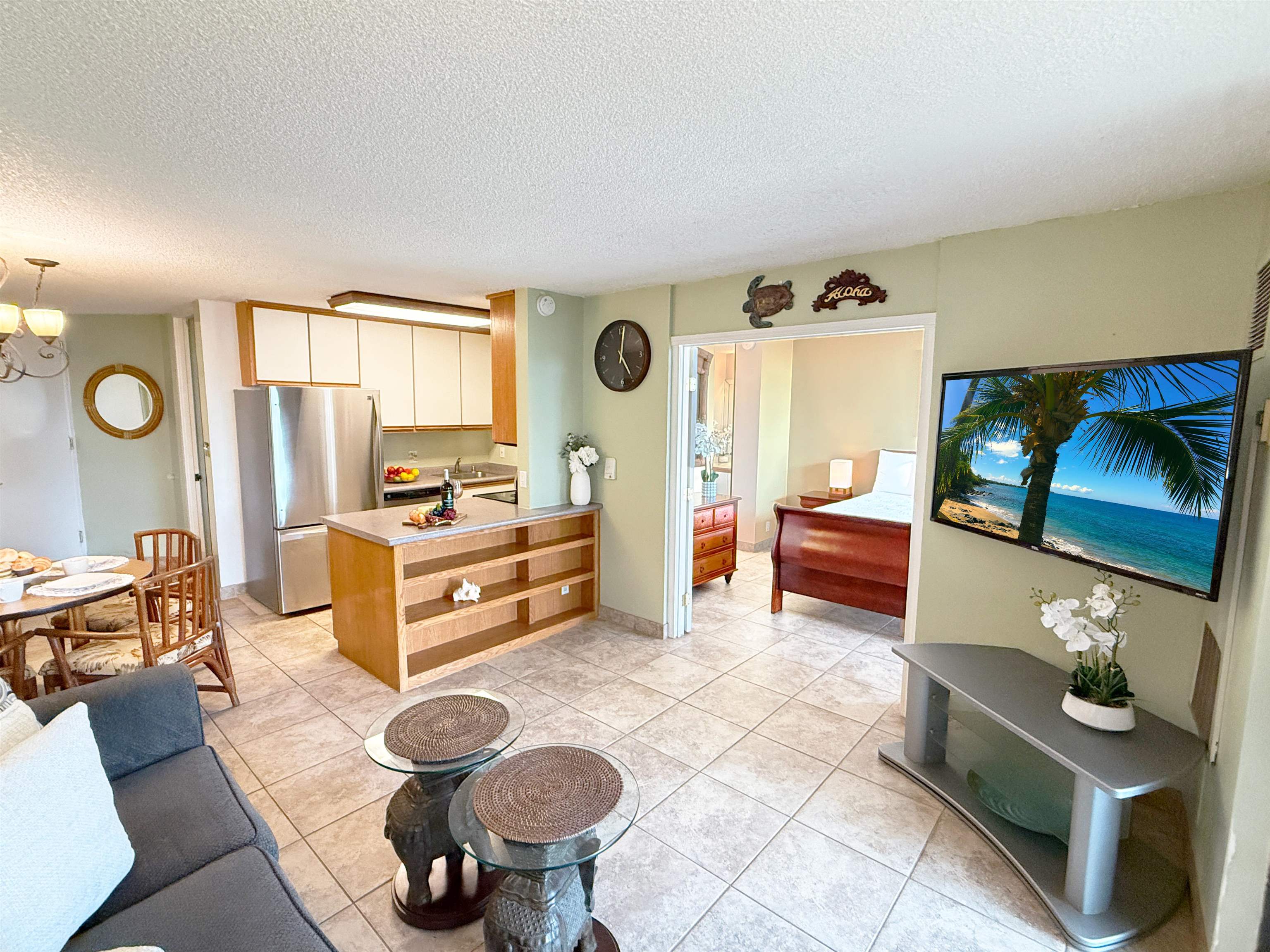 938 South Kihei Road, Unit 109 Kihei, HI 96753 - Photo 3 of 30 a living room with furniture and a window