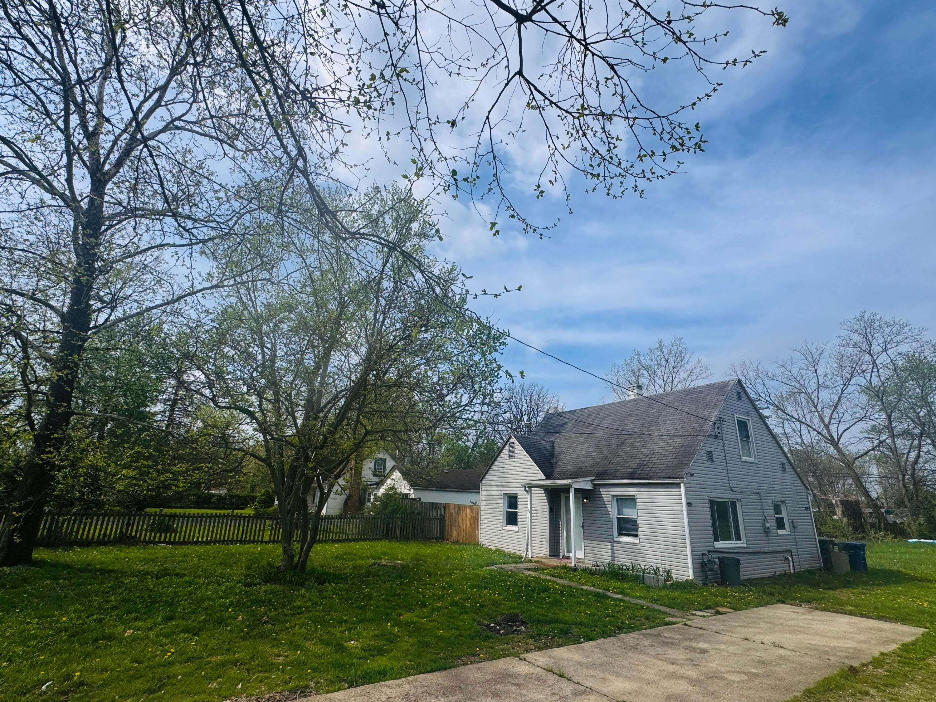 1349 Crest Road Reynoldsburg, OH 43068 - Photo 4 of 17