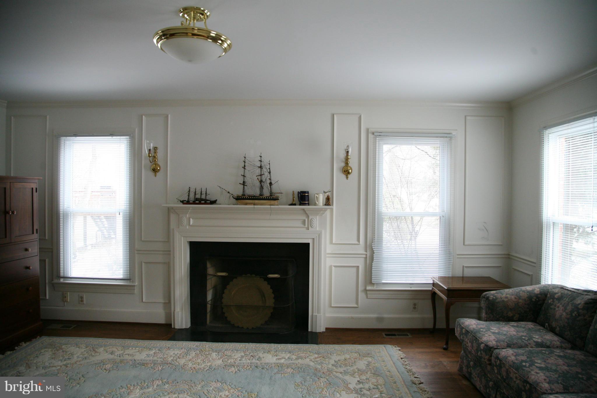 54 Redding Ridge Drive Gaithersburg, MD 20878 - Photo 2 of 29 Living Room