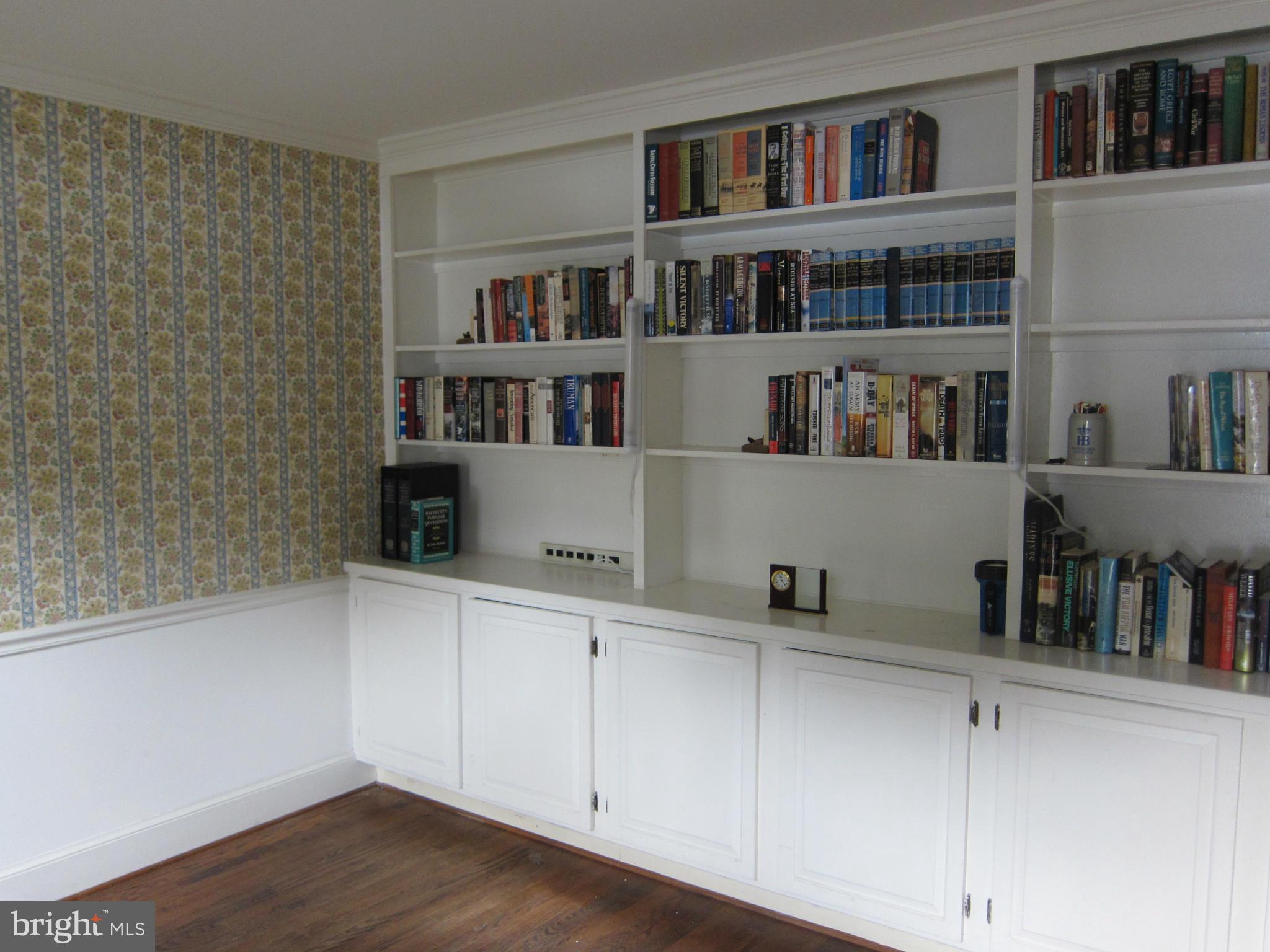 54 Redding Ridge Drive Gaithersburg, MD 20878 - Photo 11 of 29 Library