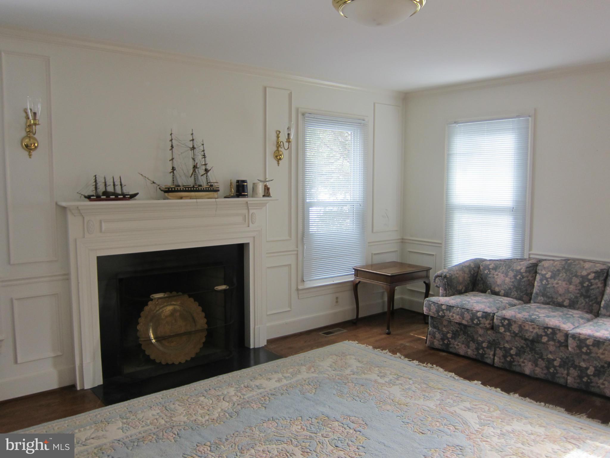 54 Redding Ridge Drive Gaithersburg, MD 20878 - Photo 3 of 29 Living Room