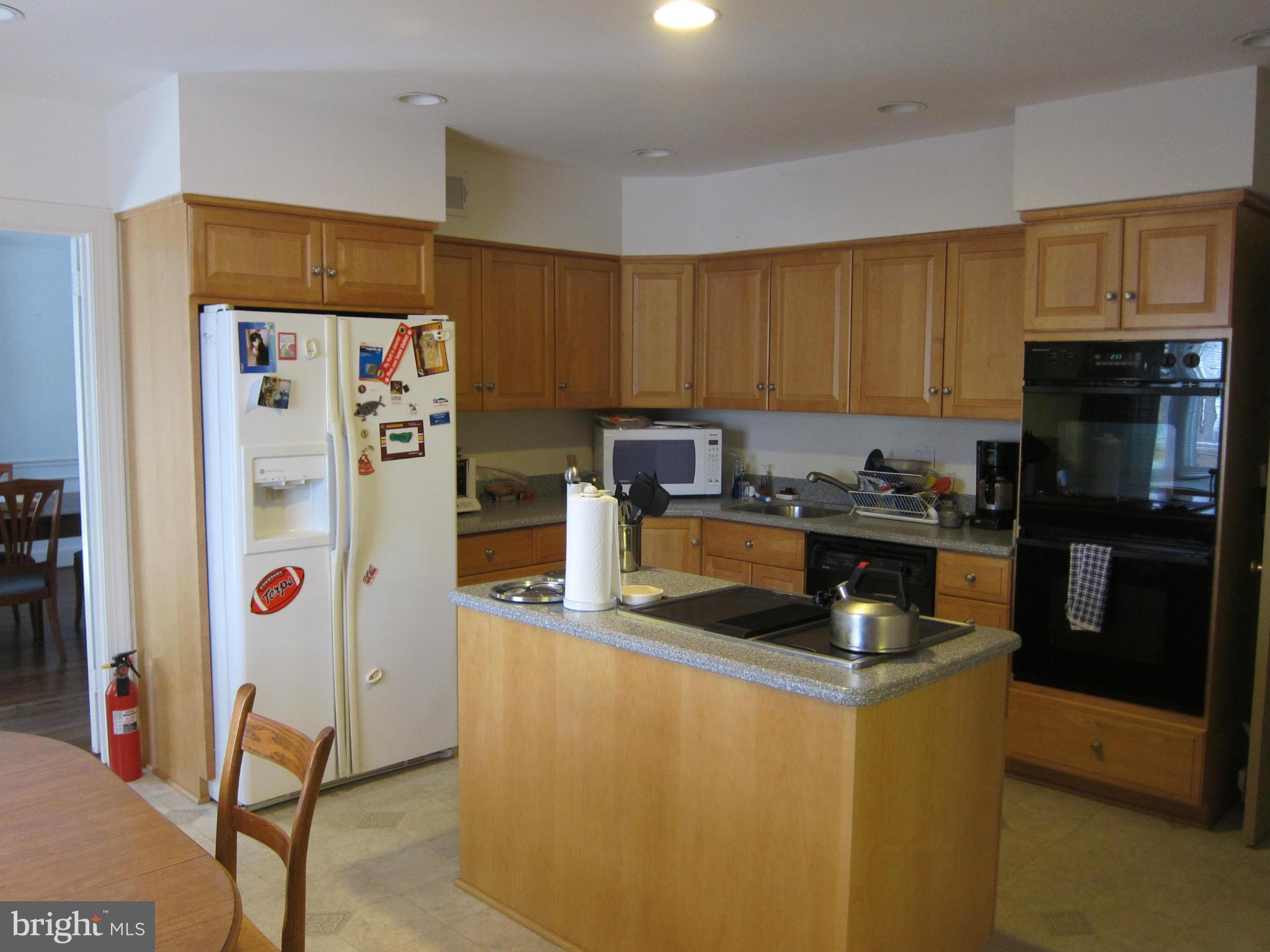 54 Redding Ridge Drive Gaithersburg, MD 20878 - Photo 10 of 29 Kitchen