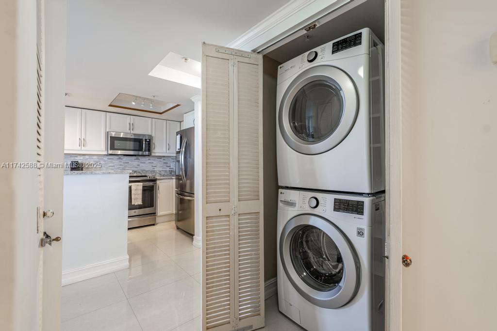 2951 South Bayshore Drive, Unit 907/909 Miami, FL 33133 - Photo 18 of 31