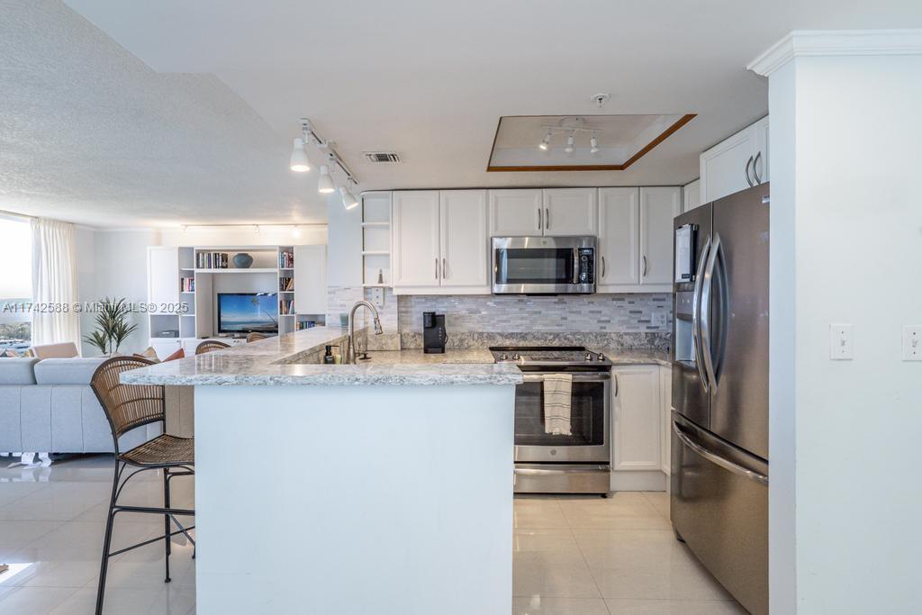 2951 South Bayshore Drive, Unit 907/909 Miami, FL 33133 - Photo 5 of 31