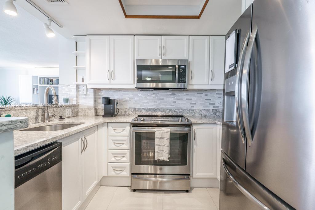 2951 South Bayshore Drive, Unit 907/909 Miami, FL 33133 - Photo 6 of 31