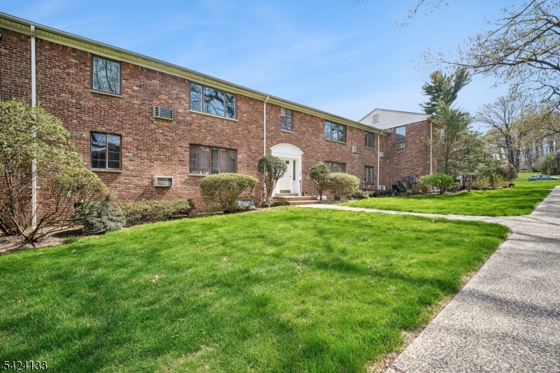 69B Troy Drive Springfield, NJ 07081 - Photo 2 of 23