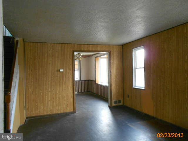 8449 Kavanagh Road Dundalk, MD 21222 - Photo 4 of 13 Living Room