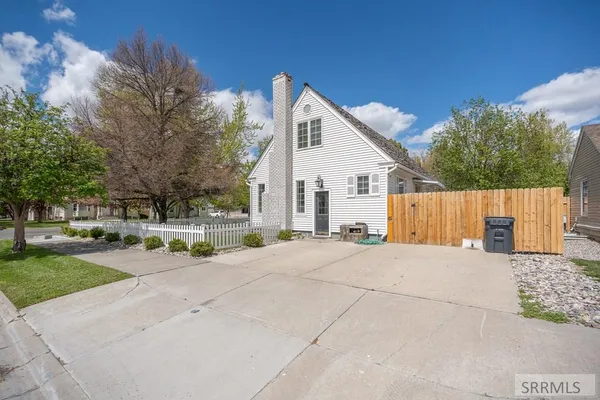 $470,000 | 2095 S Boulevard, Idaho Falls, ID 83404