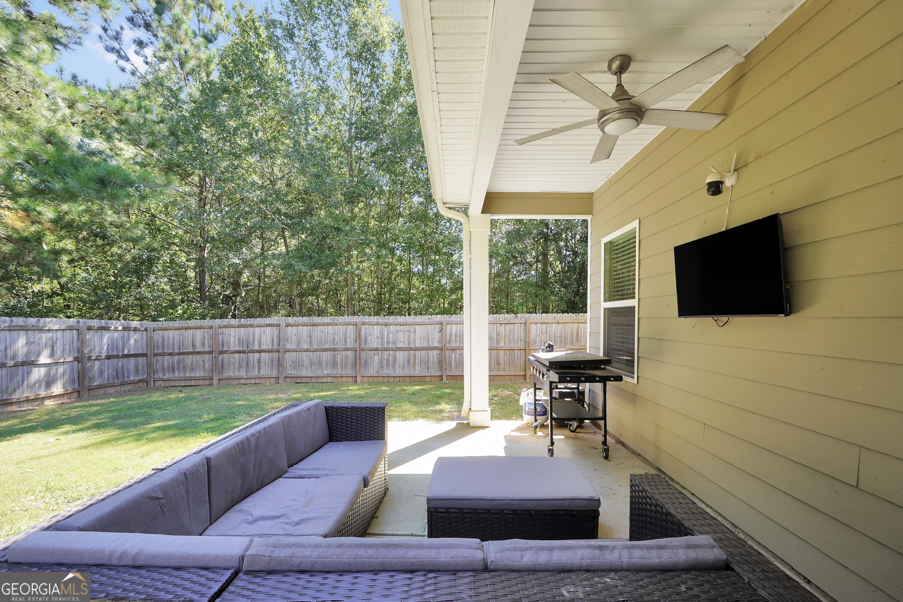 117 Charleston Lane Milner, GA 30257 - Photo 29 of 34 a view of a living room and a flat screen tv