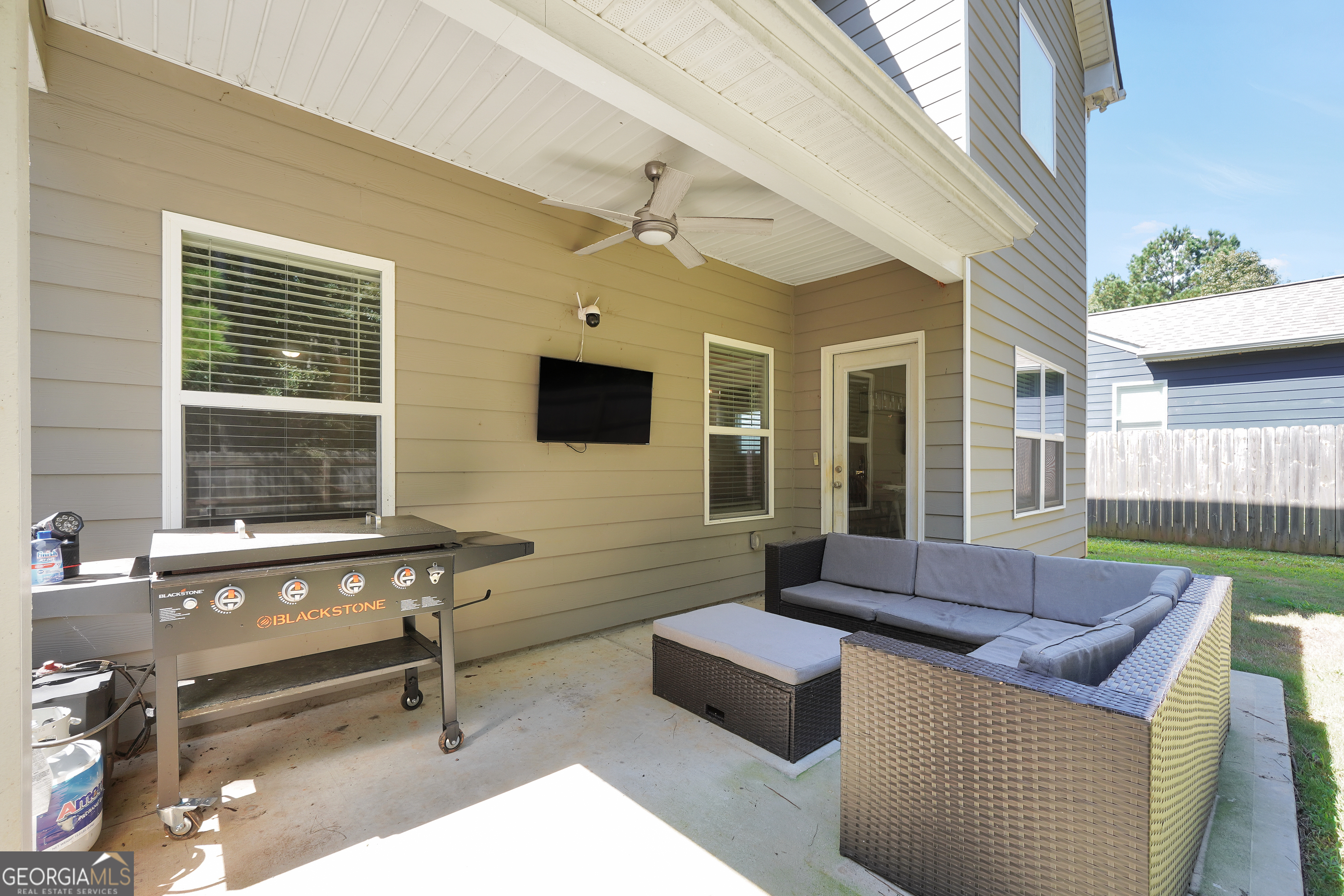117 Charleston Lane Milner, GA 30257 - Photo 31 of 34 a living room with furniture and a flat screen tv