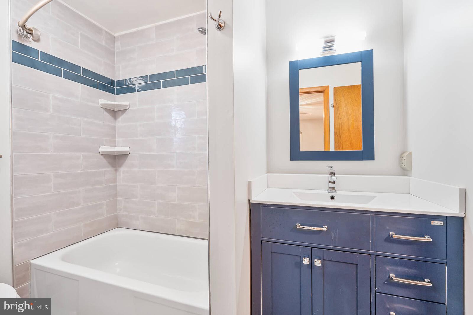 4921 Buffalo Road Mount Airy, MD 21771 - Photo 12 of 36 a bathroom with a bathtub and a sink