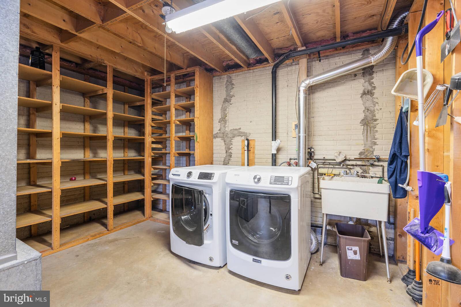 4921 Buffalo Road Mount Airy, MD 21771 - Photo 21 of 36 a view of livingroom with washer and dryer