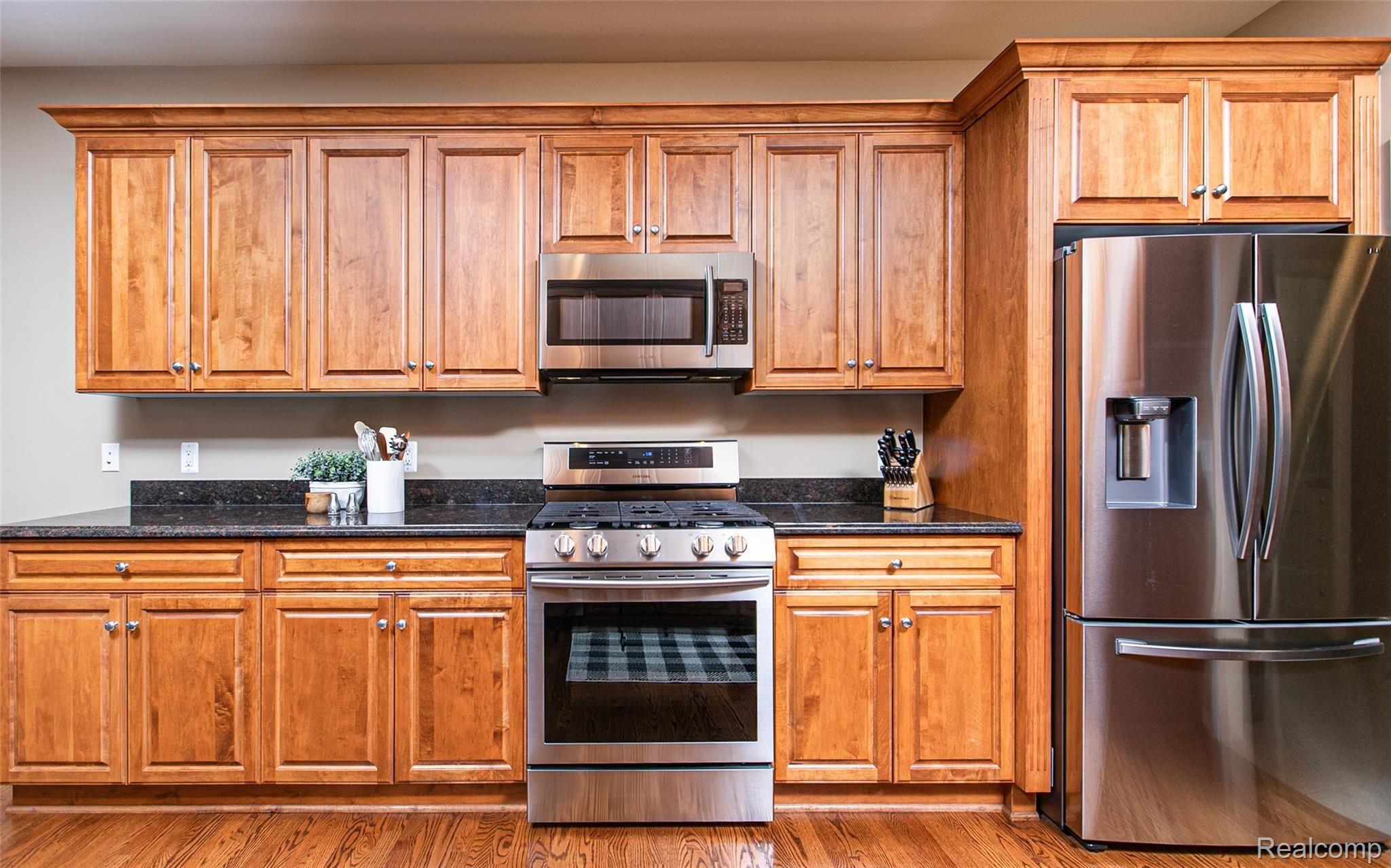 2778 Castlemartin Court Rochester, MI 48306 - Photo 13 of 34 13 - Kitchen With SS Appliances.jpg