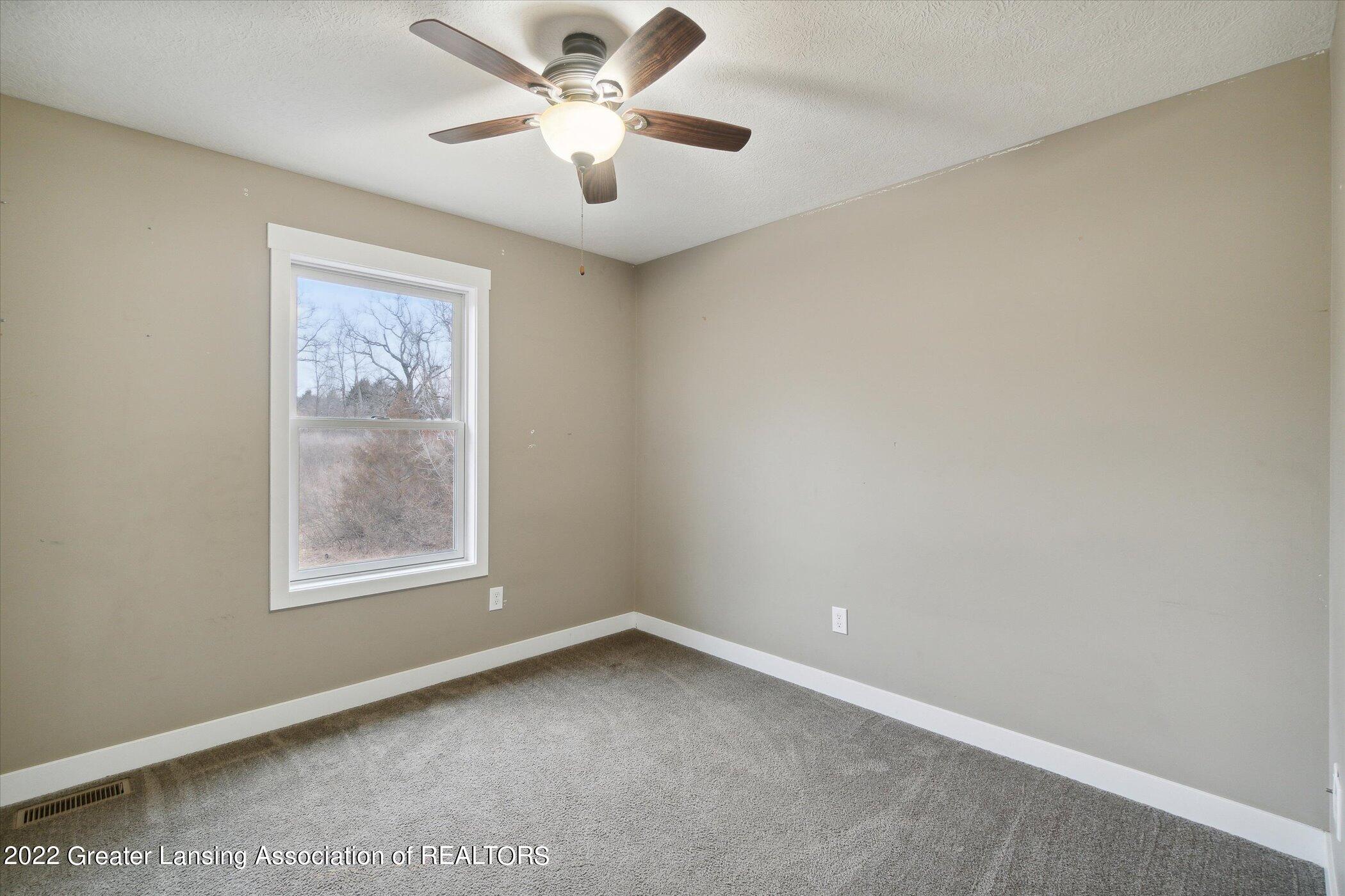 5179 North Canal Road Dimondale, MI 48821 - Photo 35 of 55 Bed