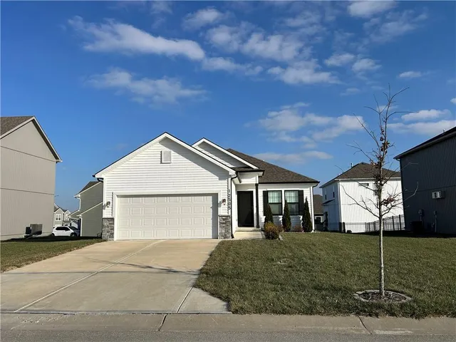 $354,900 | 12505 South Woodlawn Drive, Lee's Summit, MO 64086