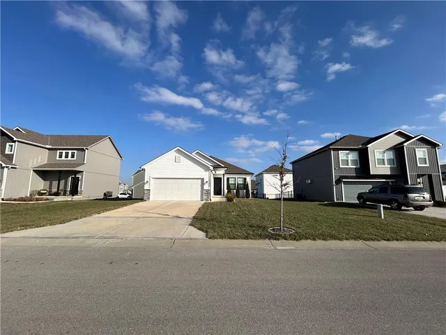 $354,900 | 12505 South Woodlawn Drive, Lee's Summit, MO 64086