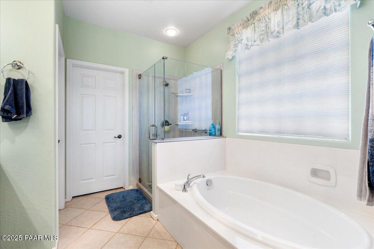 1915 North Bittersweet Way Prescott Valley, AZ 86314 - Photo 19 of 45 18-Primary Bathroom