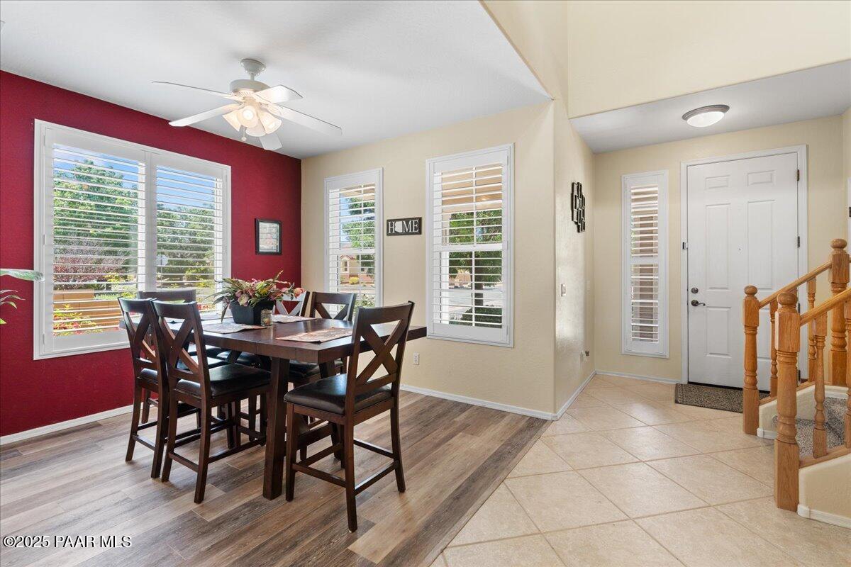 1915 North Bittersweet Way Prescott Valley, AZ 86314 - Photo 7 of 45 06-Entry to Breakfast Nook