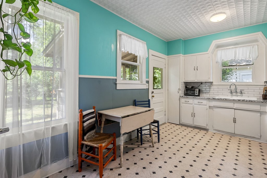 807 Cecelia Street Taylor, TX 76574 - Photo 12 of 24 a kitchen with a table chairs and a window