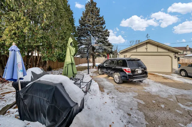 a view of a car in front of house
