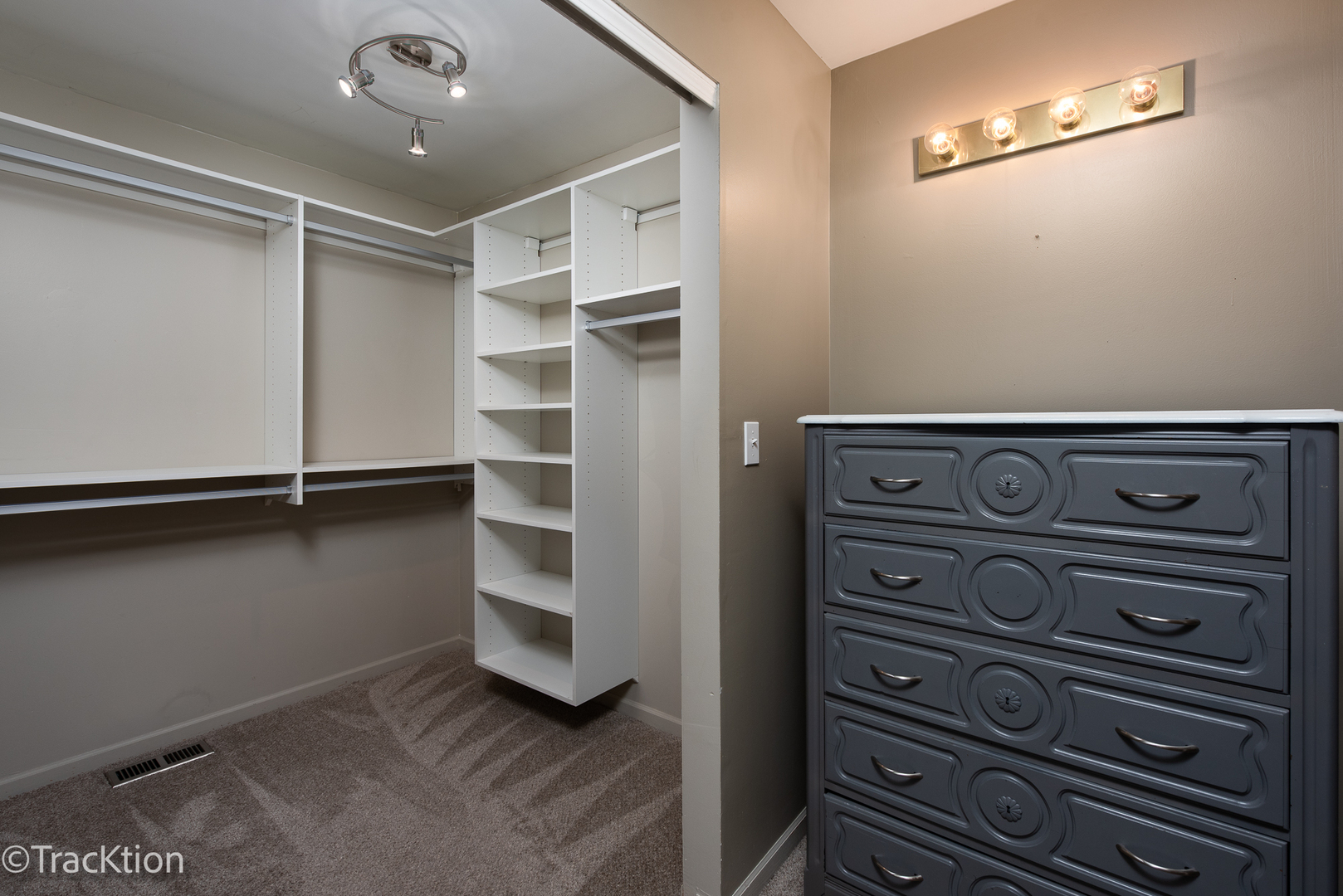 122 Creston Circle, Unit 122 Aurora, IL 60504 - Photo 13 of 22 a view of walk in closet