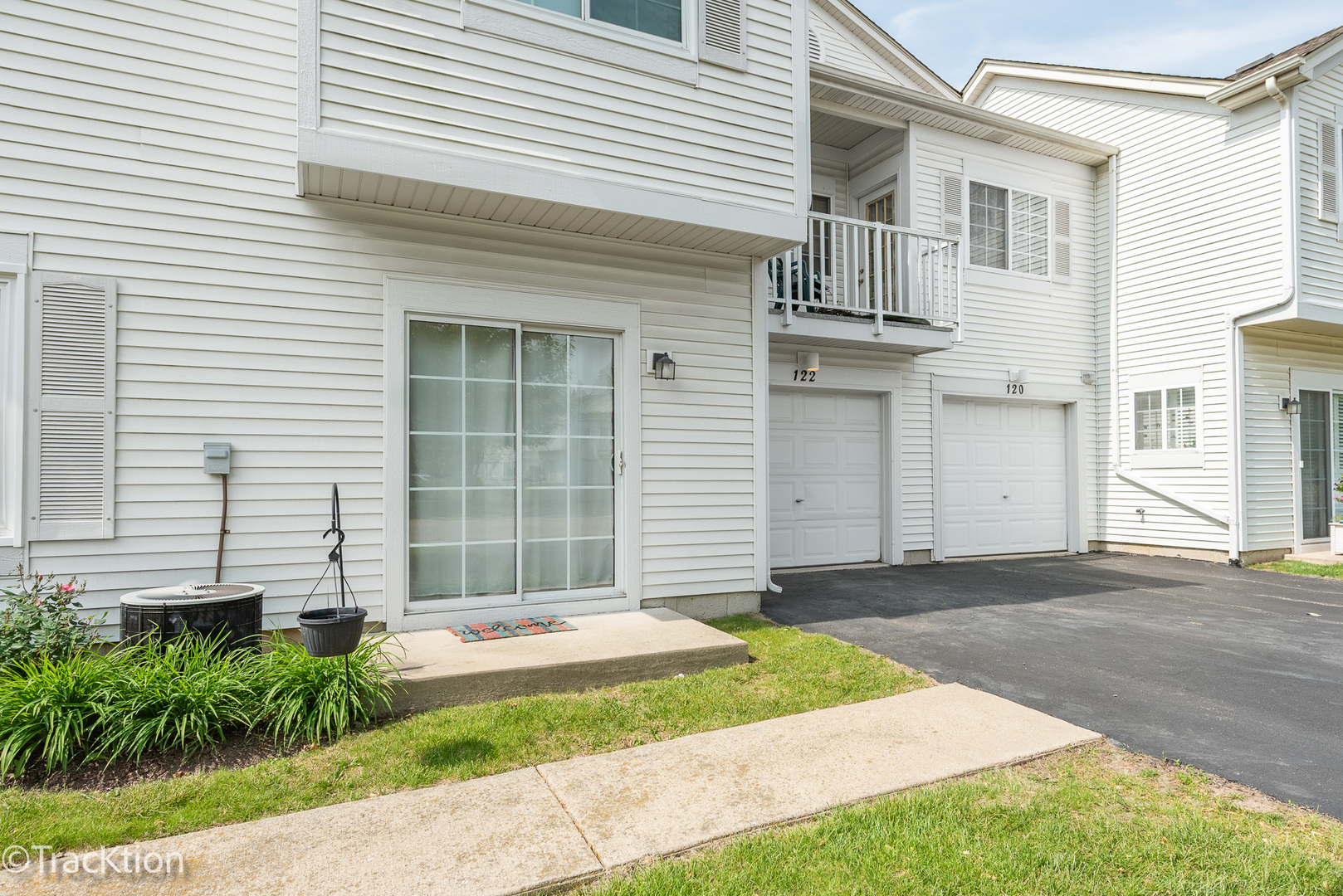 122 Creston Circle, Unit 122 Aurora, IL 60504 - Photo 20 of 22 a front view of a house