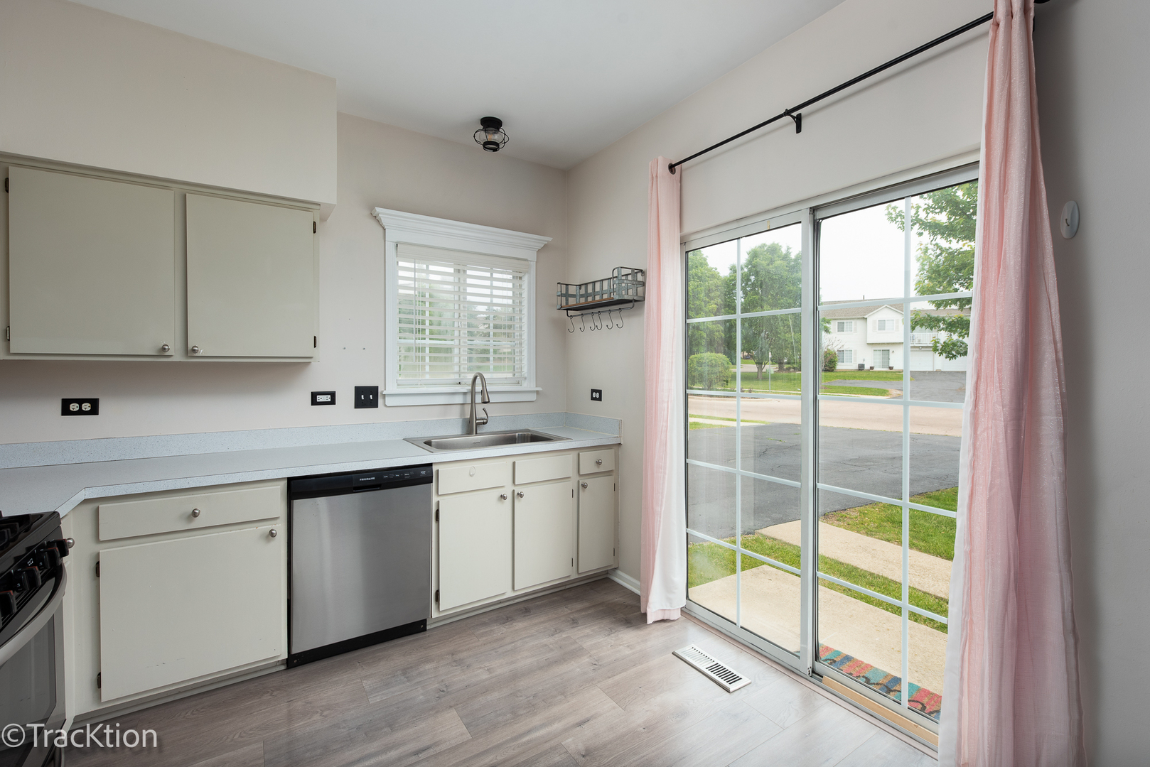 122 Creston Circle, Unit 122 Aurora, IL 60504 - Photo 7 of 22 a view of a kitchen with window and sink