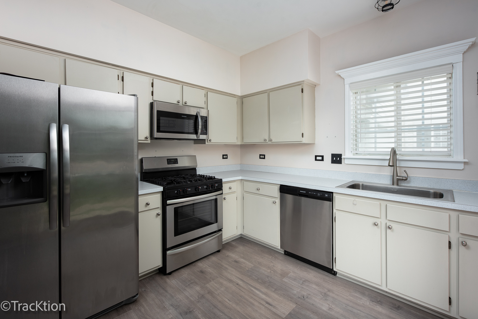 122 Creston Circle, Unit 122 Aurora, IL 60504 - Photo 8 of 22 a kitchen with a sink stove and refrigerator