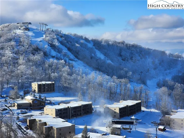 a roof view with sitting space