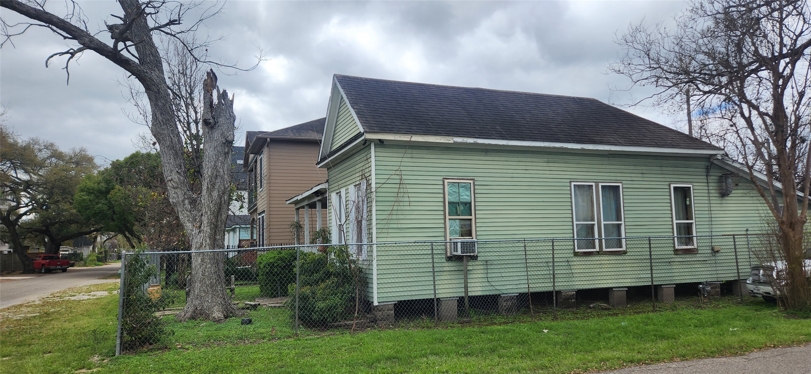 211 Tabor Street Houston, TX 77009 - Photo 11 of 11 a view of a house with a yard