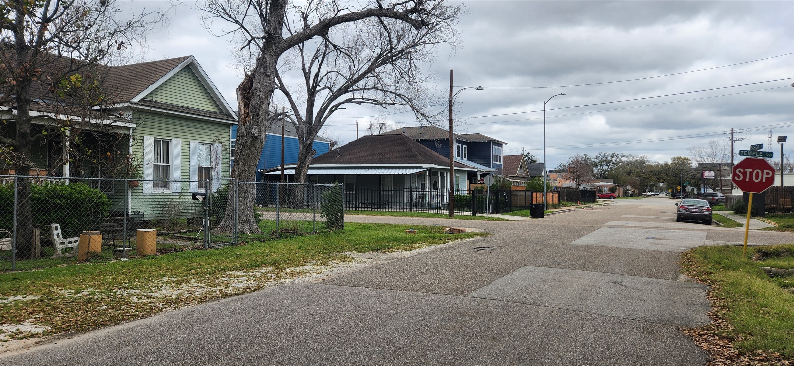 211 Tabor Street Houston, TX 77009 - Photo 6 of 11 a front view of house with yard and green space