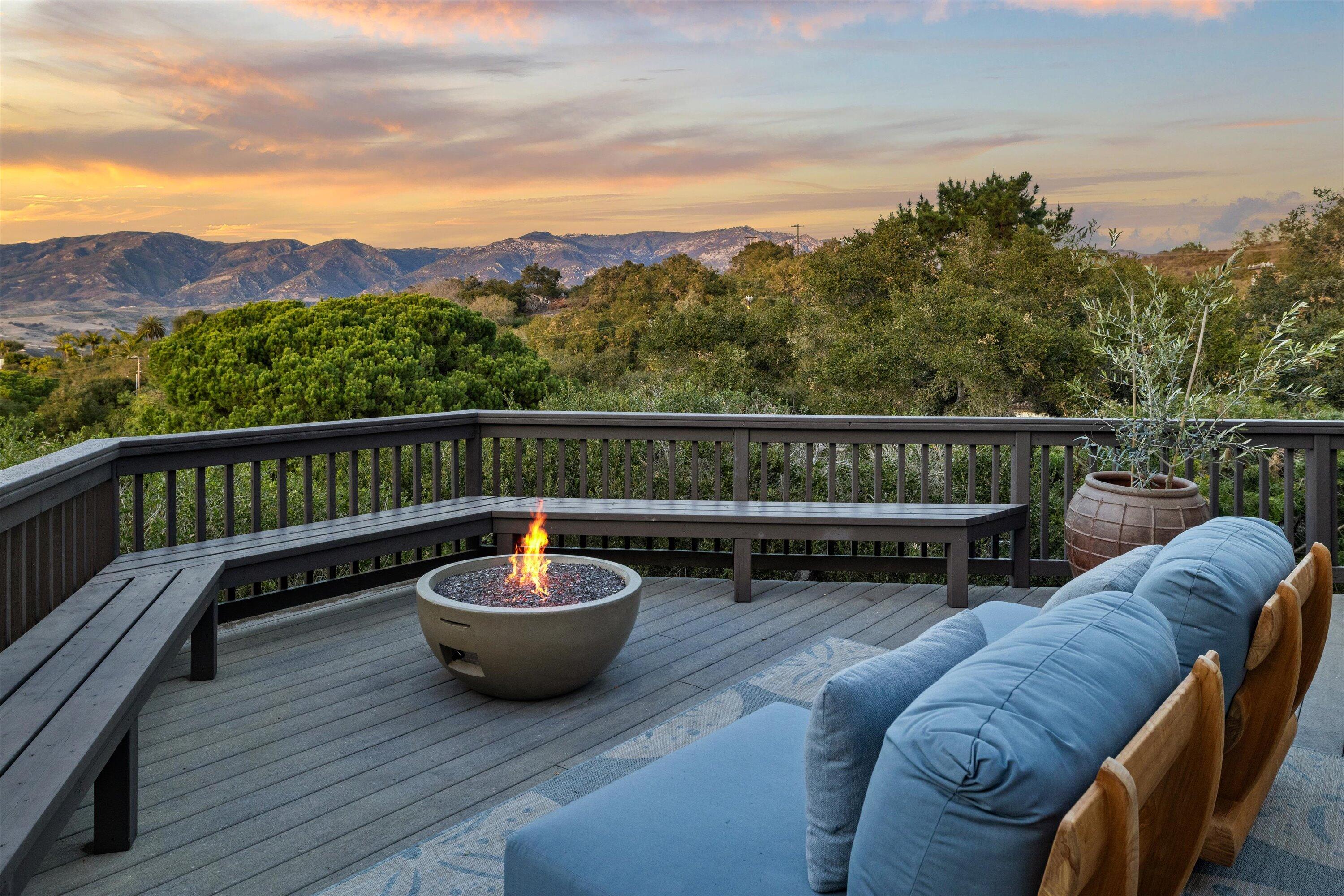 985 Monte Drive Santa Barbara, CA 93110 - Photo 4 of 29 a balcony with wooden floor and a potted plant