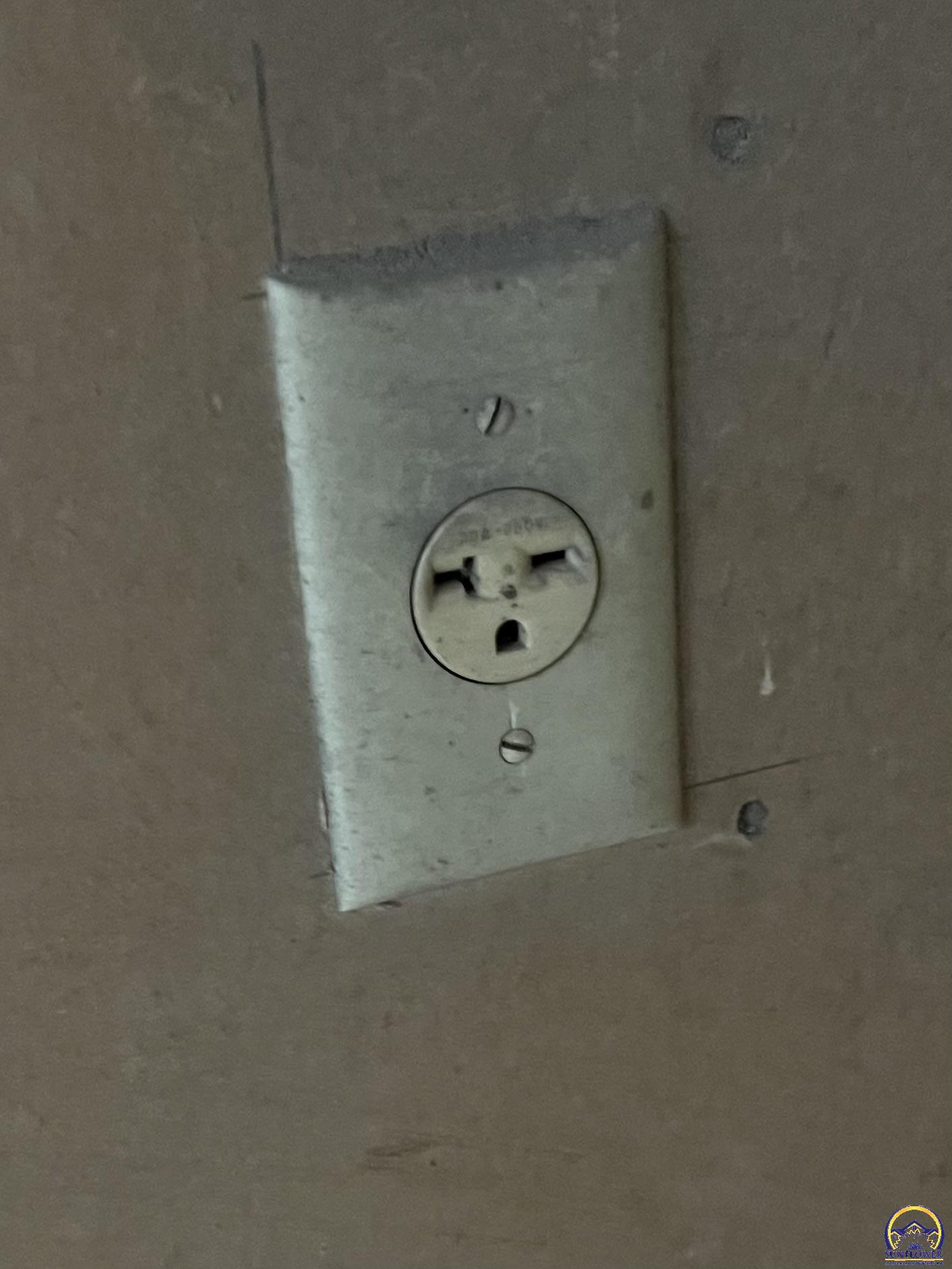 1015 Southeast Shawnee Heights Road Tecumseh, KS 66542 - Photo 23 of 23 220 in outbuilding