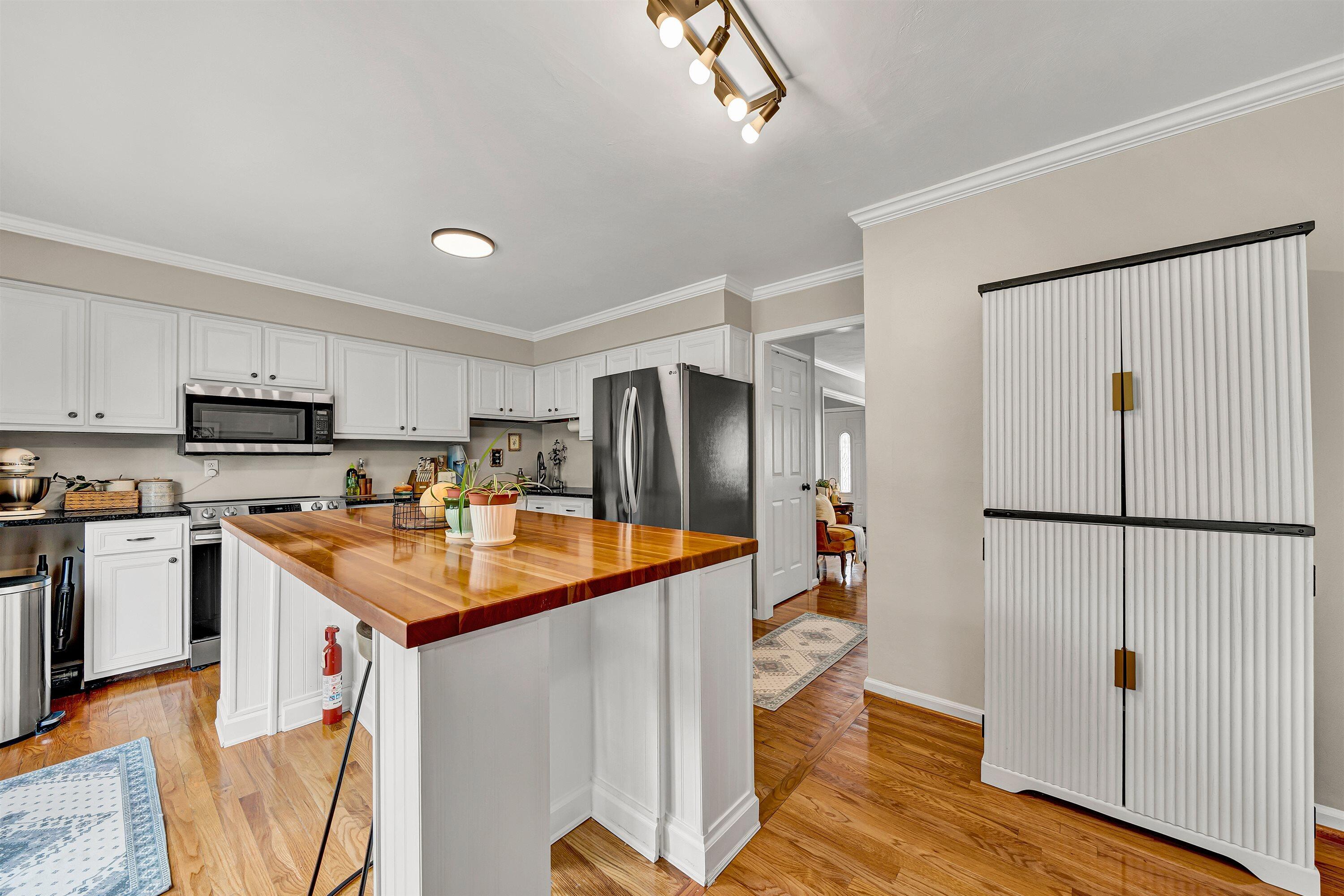 2421 South Clearing Road Salem, VA 24153 - Photo 14 of 43 16-SGP-00741