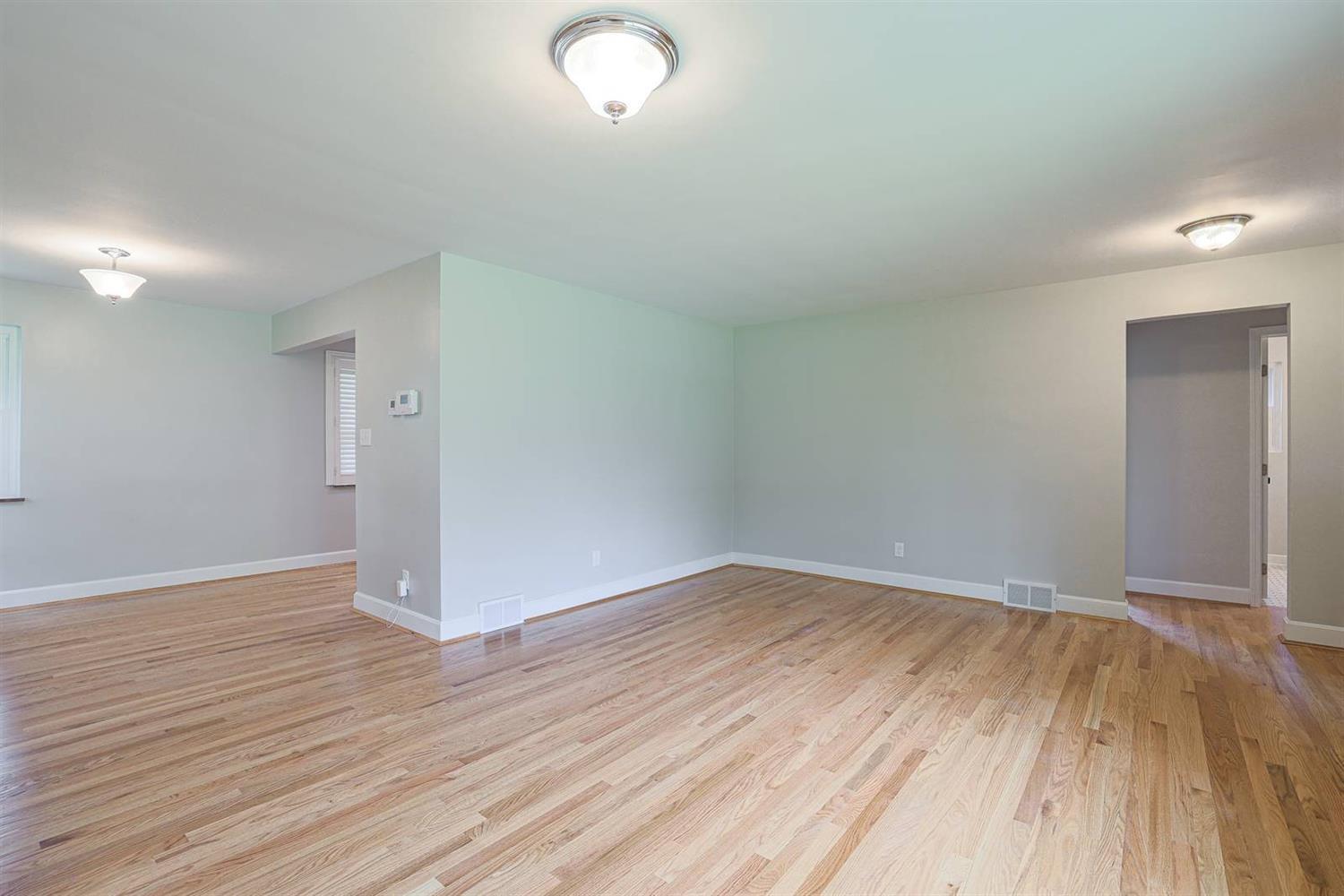 7637 Shawnee Run Road Madeira, OH 45243 - Photo 5 of 25 Gallery Image 5