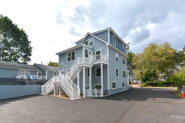 $3,700 | 6 Lord Terrace, Unit 1, Woburn, MA 01801