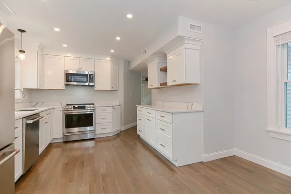 $3,700 | 6 Lord Terrace, Unit 1, Woburn, MA 01801