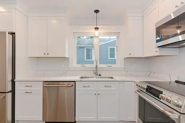 $3,700 | 6 Lord Terrace, Unit 1, Woburn, MA 01801