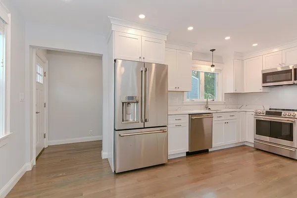 $3,700 | 6 Lord Terrace, Unit 1, Woburn, MA 01801