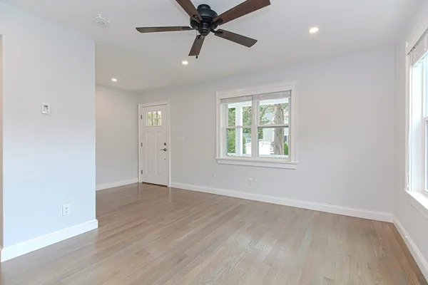 $3,700 | 6 Lord Terrace, Unit 1, Woburn, MA 01801