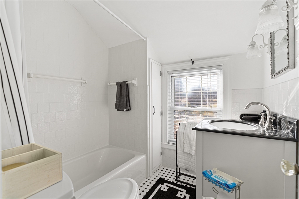 302 Boston Road Sutton, MA 01590 - Photo 29 of 39