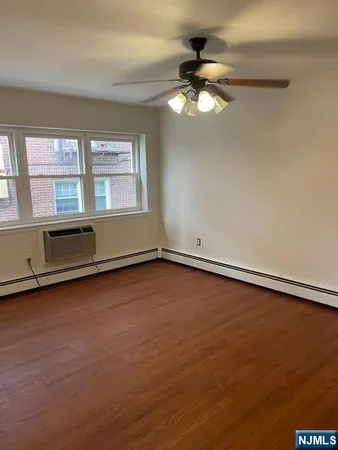 $1,900 | 279 Chestnut Street, Nutley, NJ 07110