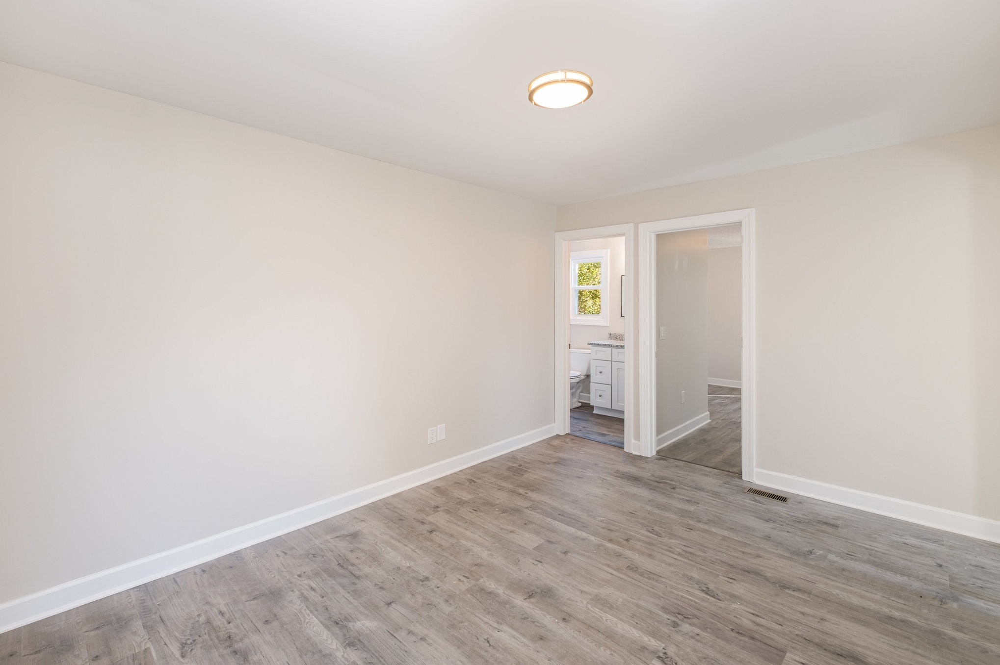 417 West Coffee Street Tullahoma, TN 37388 - Photo 19 of 34 an empty room with wooden floor and closet