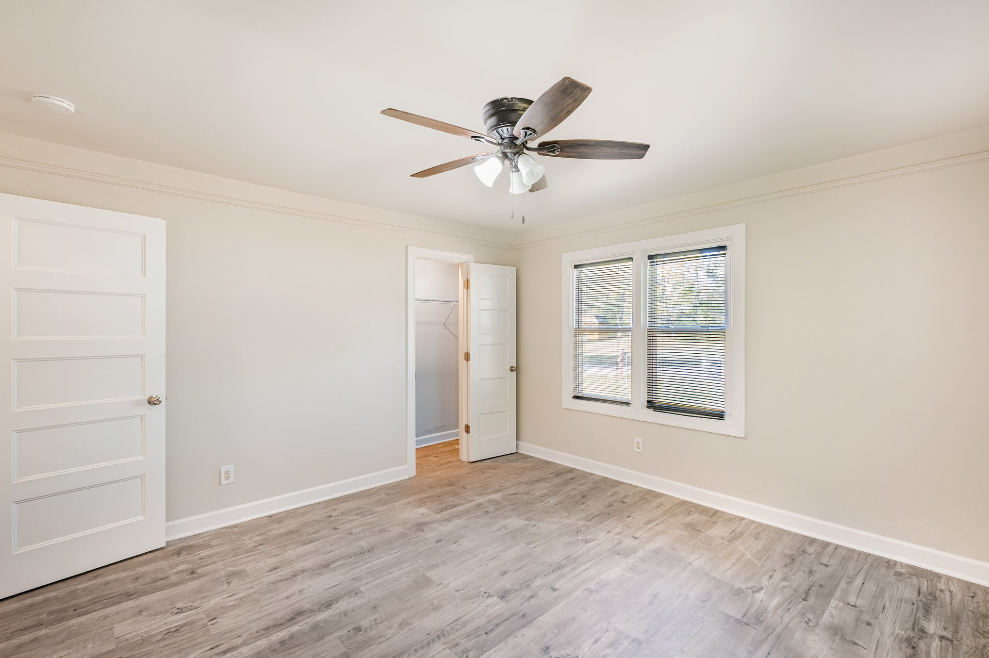417 West Coffee Street Tullahoma, TN 37388 - Photo 21 of 34 a view of an empty room with a window