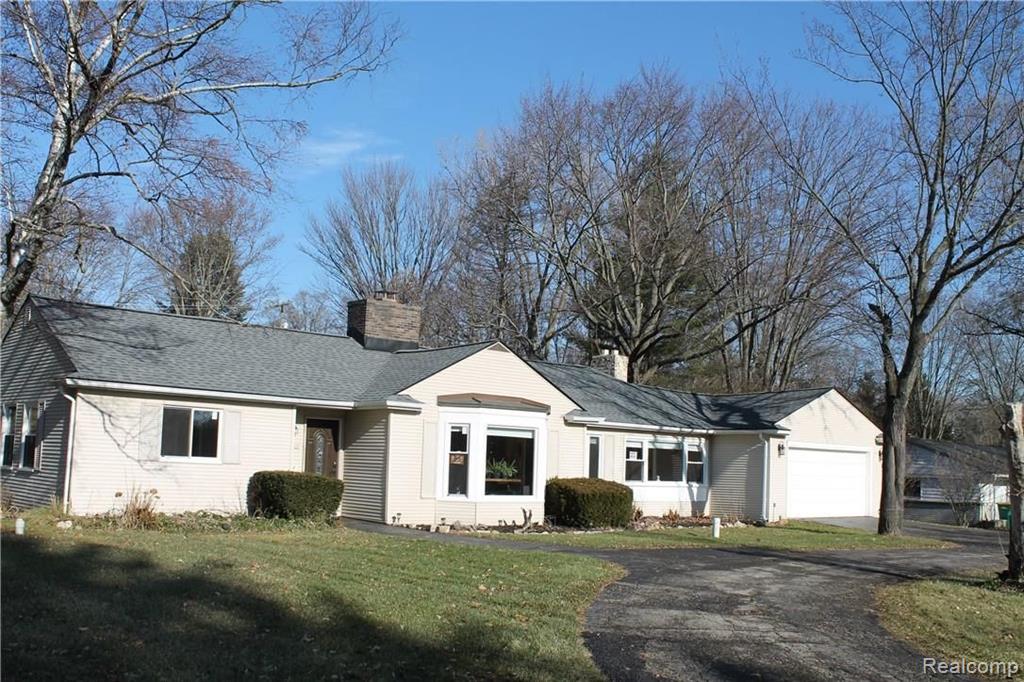 29204 Utley Road Farmington Hills, MI 48334 - Photo 7 of 52