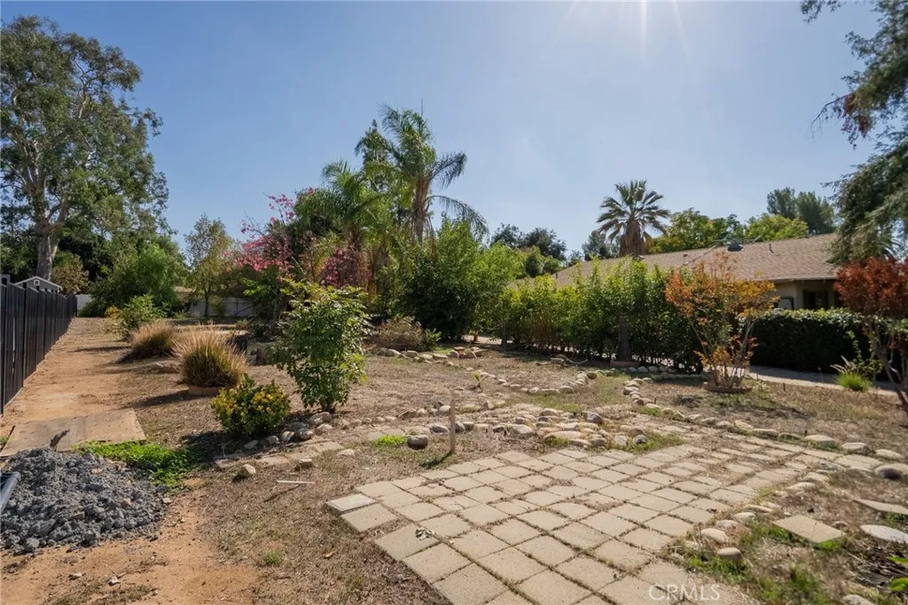 0 West Palm Redlands, CA 92373 - Photo 24 of 25 a pathway of a yard